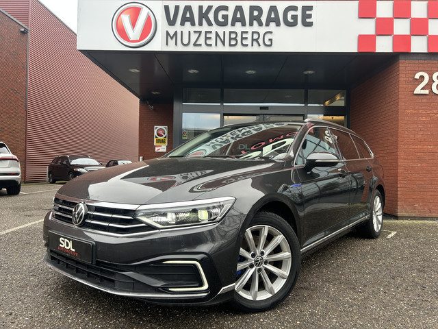 Volkswagen Passat Variant 1.4 TSI PHEV GTE Business // PANO/SCHUIFKANTELDAK // FULL LED // NAVI + CA