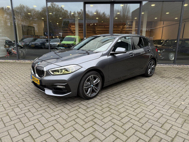 BMW 1 Serie 118I Sportline,LED,Clima,Navi/Carplay,Digi Display,Dealer OH,