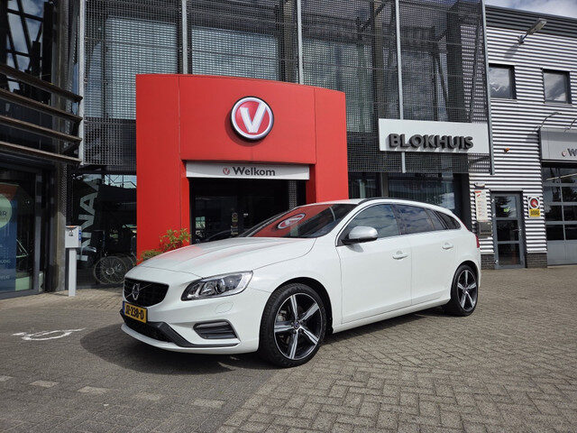Volvo V60 1.5 A/T T3 153PK R-Design | Navi | Leer | Trekhaak