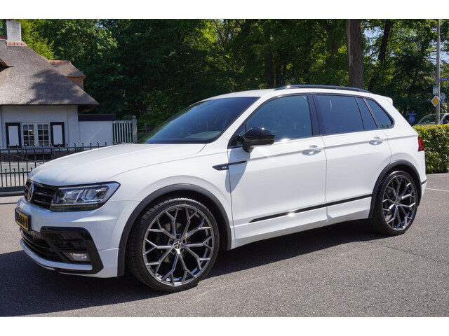 Volkswagen Tiguan 1.5 TSI ACT Highline Business R-line virtual cockpit full led 23 inch origineel Ne
