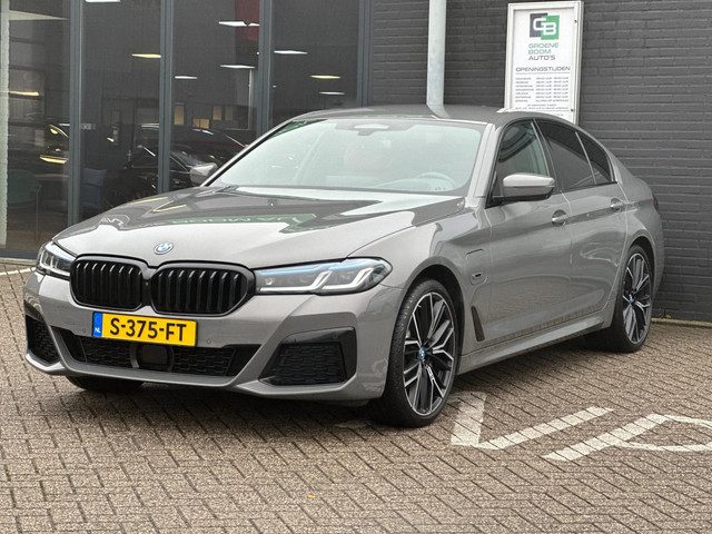 BMW 5 Serie 530e High Executive/M-PAKKET/LED/CARPLAY/CAMERA/LEDER/NETTE STAAT!!