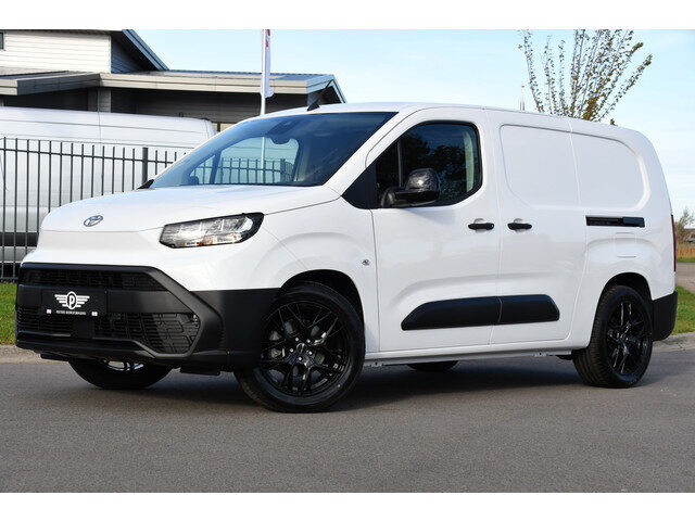 Toyota ProAce CITY Electric Long 50 kWh Black & White Edition