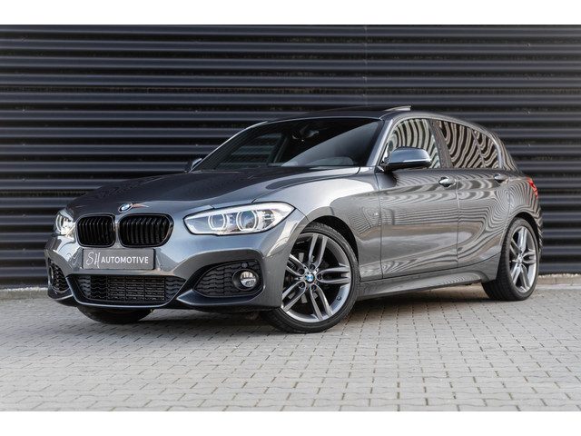 BMW 1 Serie 118i High Executive / PANO / CARPLAY / STOELVERWARMING