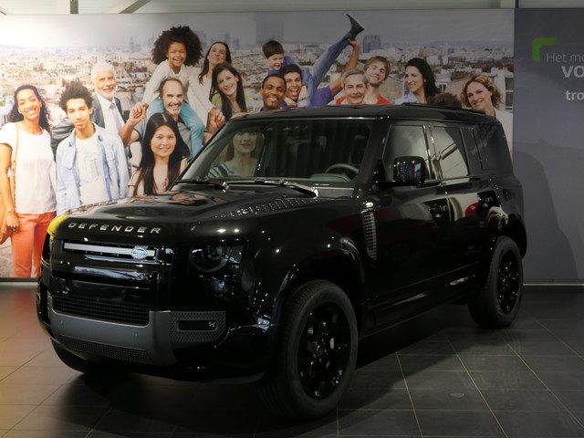 Land Rover Defender 110 2.0 P300e 110 X-Dynamic SE