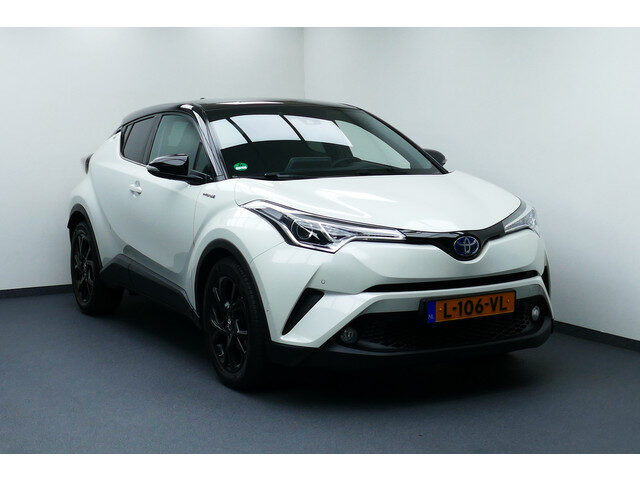 Toyota C-HR 1.8 Hybrid Executive. Bi Tone, Navi, Camera, StoelVerw, 18"LMV, Afn Haak