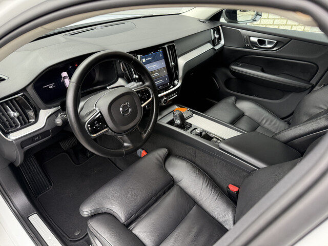 Volvo V60 2.0 B4 Automaat Plus Dark