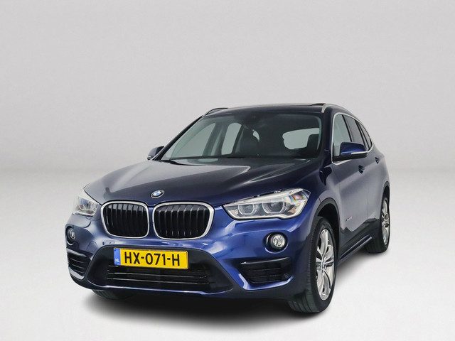 BMW X1 xDrive20i | Panoramadak | Stoelverwarming | Parkeercamera | Trekhaak