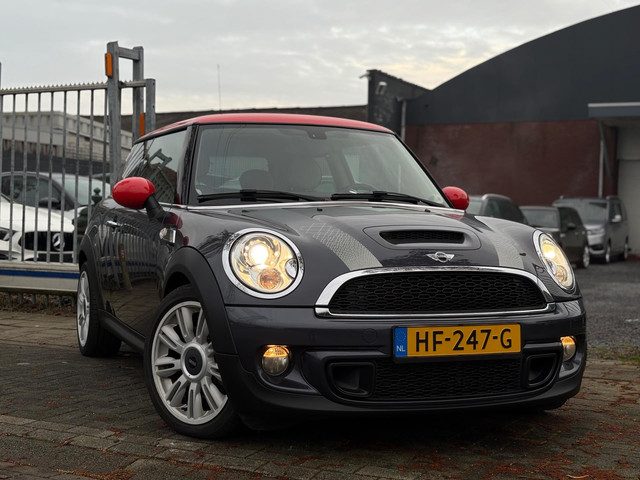 MINI Cooper S Mini 1.6 | speciale uitvoering | Leder | H&K | 17” LMV |
