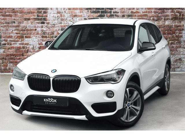 BMW X1 sDrive20i Executive Sport Line Automaat