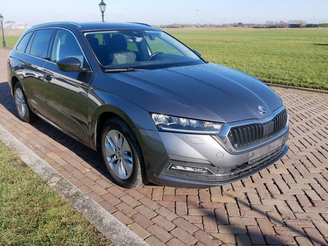 Škoda Octavia Combi 2.0 TDI DSG 85kW COMBI CLIMA NAVI CAMERA ** 12599 NETTO **