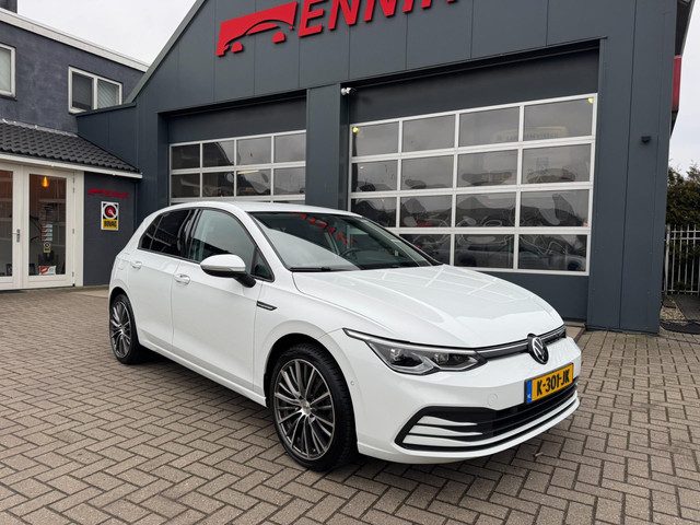 Volkswagen Golf 1.5 TSI Life Business / ACC / Full LED / Camera / Massage sportzetels .