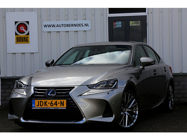 Lexus IS 300h Hybrid*Perfect Lexus Onderh.1ste Eig*Afn. Trekhaak/Half Leder/Stoelverw./Stuurverw./LE