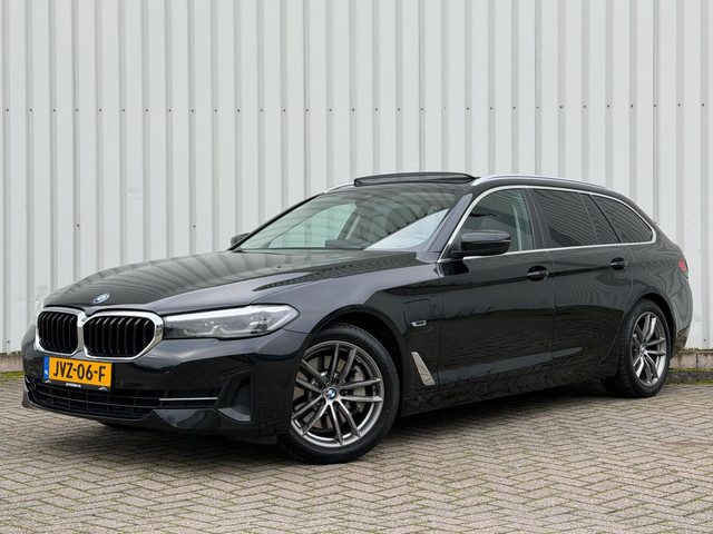 BMW 5 Serie touring 530e Business Edition Plus|Pano|Hifi|Trekhaak|Sfeerverlichting|Leder|Stoelverwar