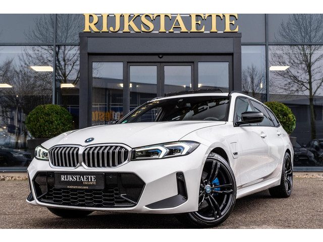 BMW 3 Serie touring 330e xDrive|M-PAKKET|PANO|TREKHAAK|19''