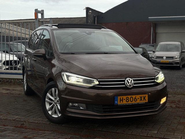 Volkswagen Touran 1.6 TDI SCR Highline Business 7 Persoons | Panoramadak | LED | Standkachel |