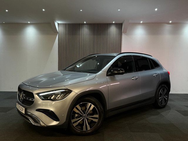 Mercedes-Benz GLA 200 Luxury Line l Led l Ambient l Camera 360 l Memory seats l ACC
