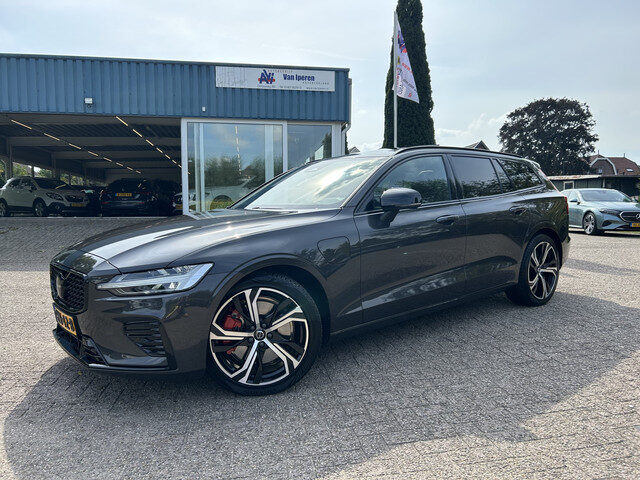 Volvo V60 2.0 T6 Plug-in hybrid AWD Plus Dark,Pano dak, Ned. auto