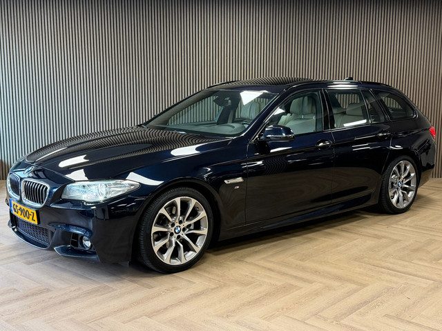 BMW 5 Serie touring 520i High Executive AUT. M-PAKKET PANO DEALERONDERH. PARKEERSENSOREN VOOR EN ACH