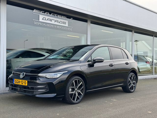 Volkswagen Golf 1.5 eHybrid 50 Edition automaat , Elektrische voorstoelen, achteruitrijcamera,Apple-